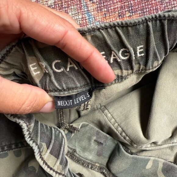 American Eagle Women’s 10 Next Level Stretch Camouflage Jogger Pants - Picture 8 of 9